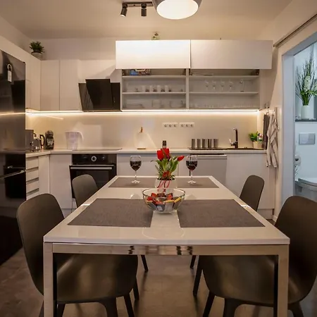 Menhaz Bungalow * אגר
